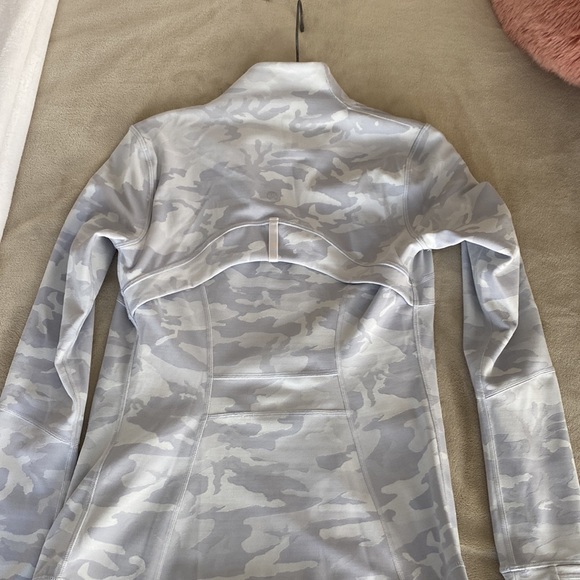NWOT LULULEMON DEFINE. (Price firm) - Picture 6 of 7